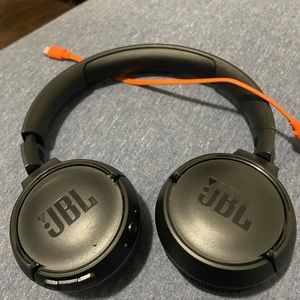 JBL headphones  🎧
